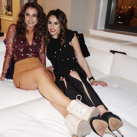 Black two piece - Picture 4 of 5